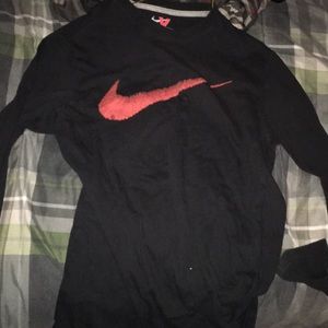 black long sleeve nike shirt